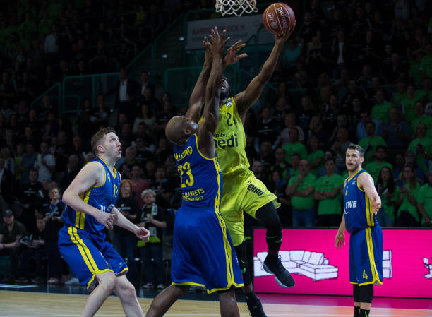 用实际行动 用实际行动